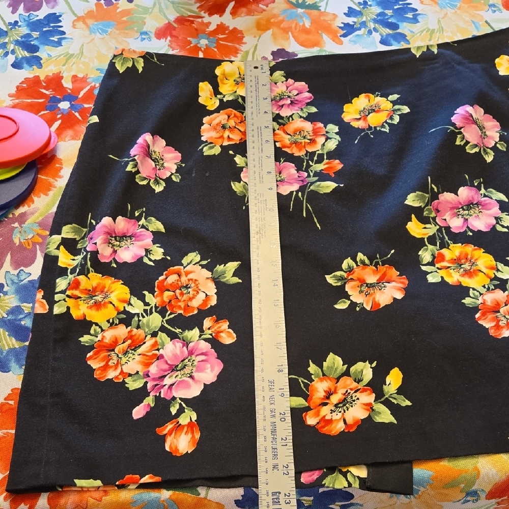 Jones New York Black Floral Skirt - Picture 5 of 9